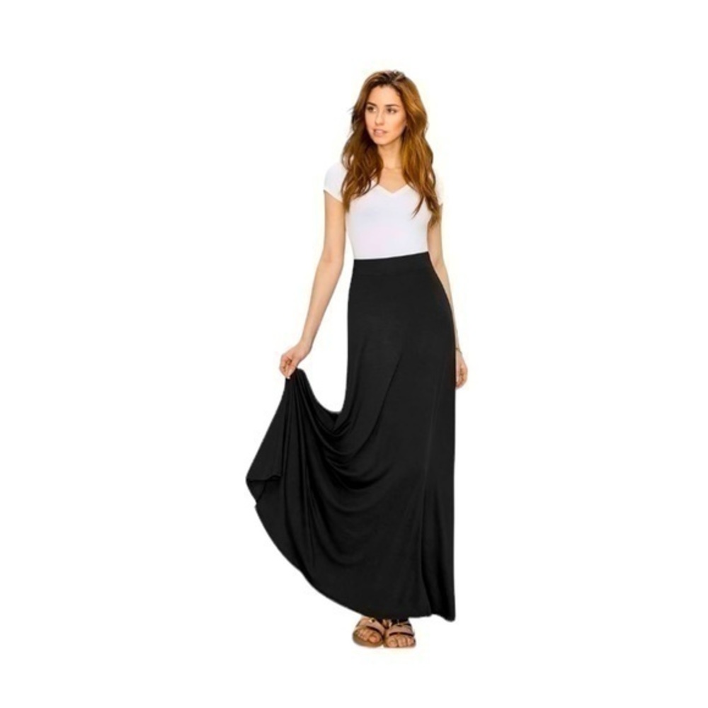 NWOT Lock & Love high waist flare, floor length skirt. Black. XXL